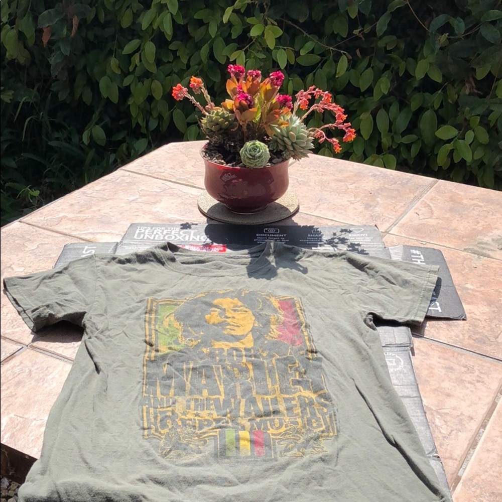 Bob Marley t-shirt